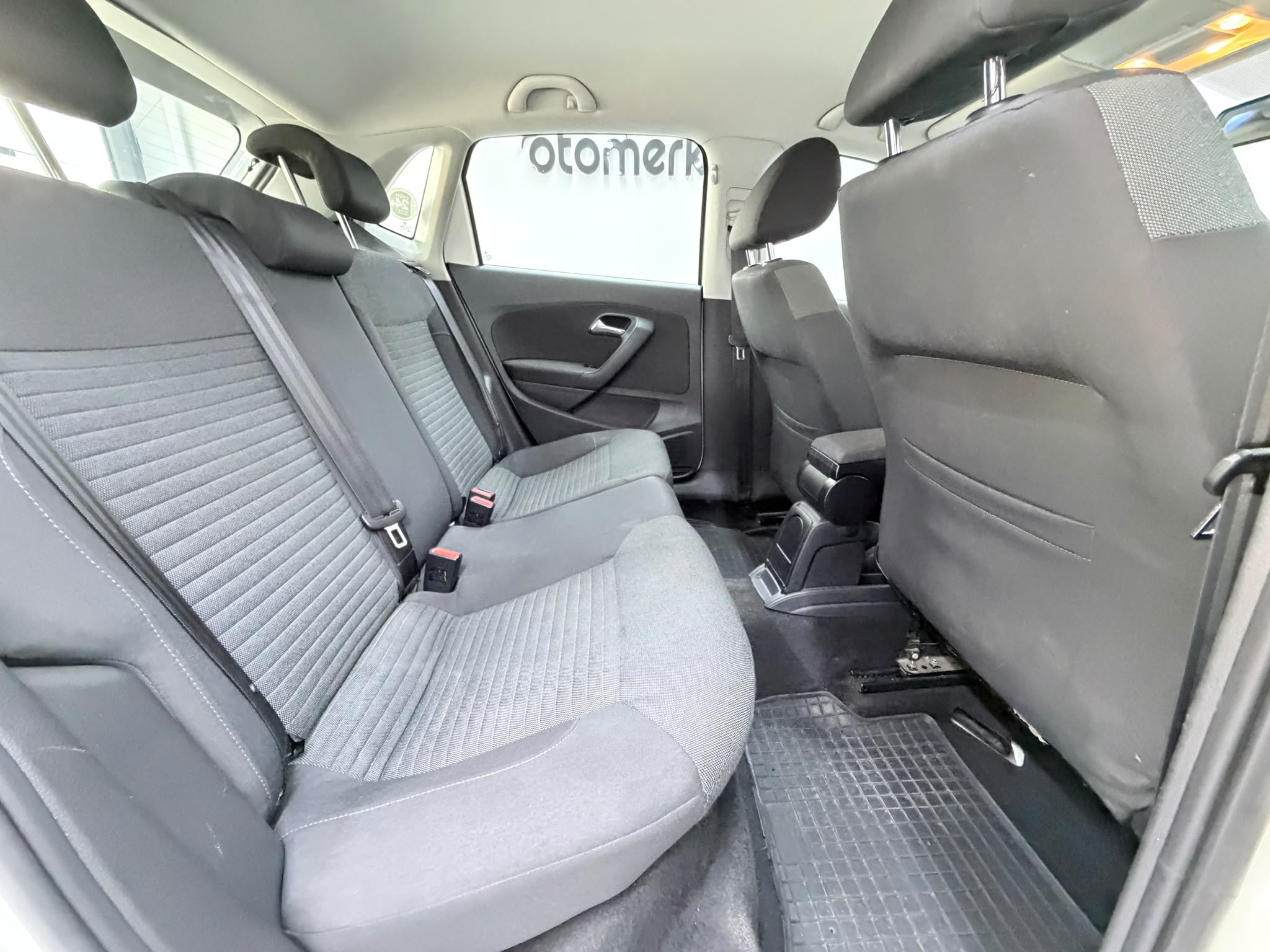 VOLKSWAGEN POLO 18